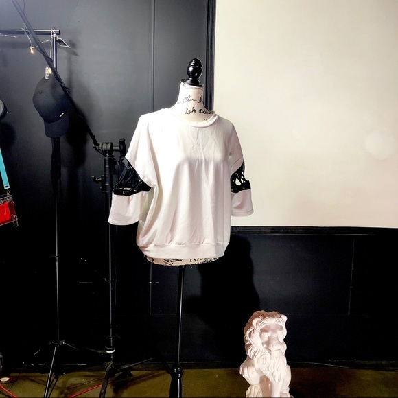 Tops - Oversized crew with lace details on sleeves